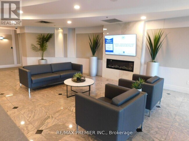 39 Oneida Crescent in Richmond Hill, ON - Building Photo - Building Photo