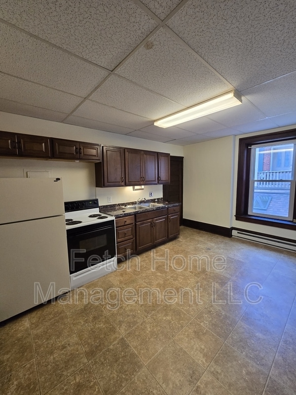 109 E Main St in New Holland, PA - Building Photo - Building Photo