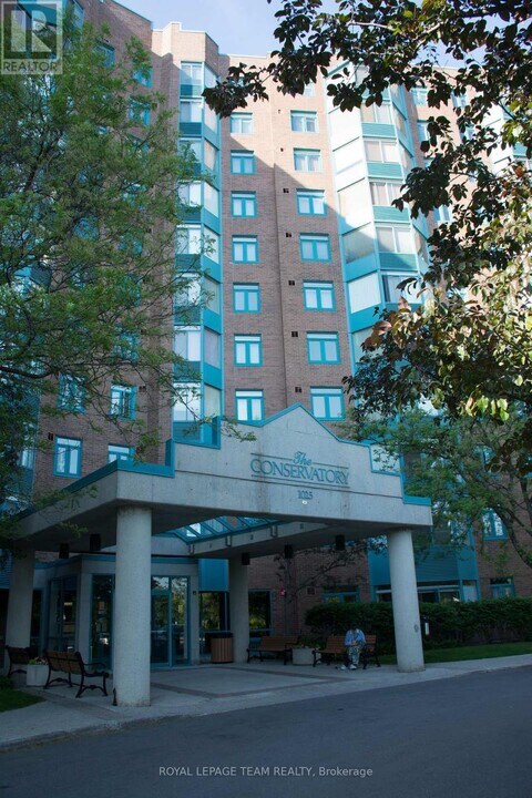 1025 Grenon Ave in Ottawa, ON - Building Photo