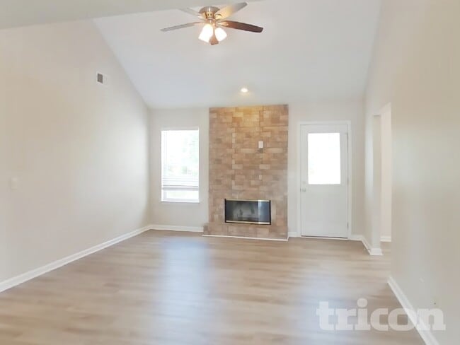 673 Mable Dr in La Vergne, TN - Foto de edificio - Building Photo