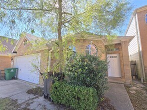811 Forest Hillside Ln in Houston, TX - Building Photo - Building Photo