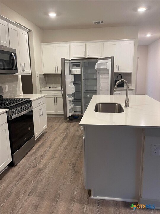 325 New Hampton Wy in San Marcos, TX - Building Photo