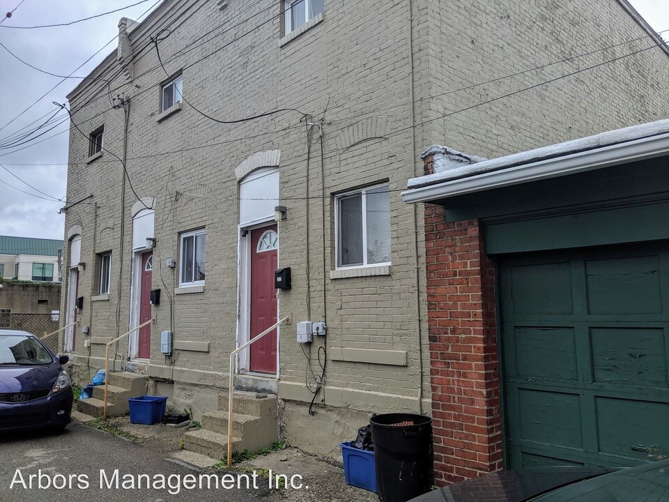 218 Joliet Way in Pittsburgh, PA - Building Photo