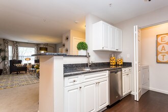 Ellington Metro West in Westborough, MA - Building Photo - Interior Photo