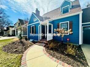 6824 Delmar Ln in Prairie Village, KS - Building Photo - Building Photo