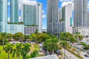 275 NE 18th St in Miami, FL - Building Photo