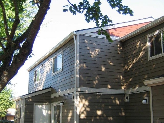 Indian Creek Court in Hood River, OR - Building Photo