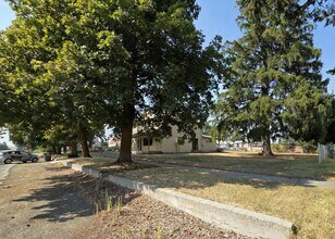 223 W Ash St in Waterville, WA - Building Photo - Building Photo