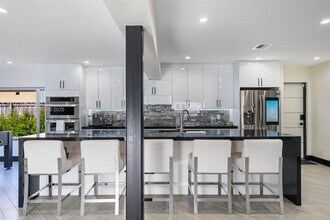 517 S Riverside Dr in Pompano Beach, FL - Foto de edificio - Building Photo