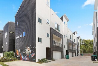 500 Schweikhardt St in Houston, TX - Building Photo - Building Photo