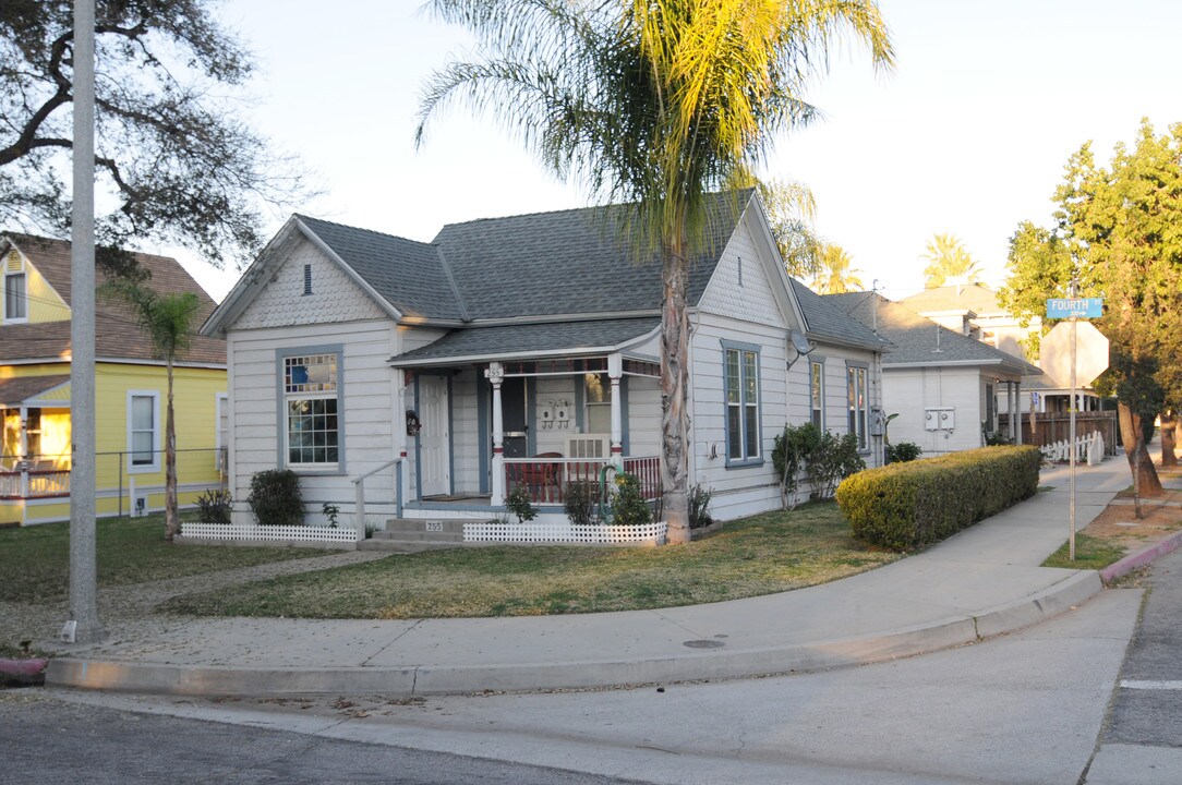 255 S 4th St in Redlands, CA - Building Photo