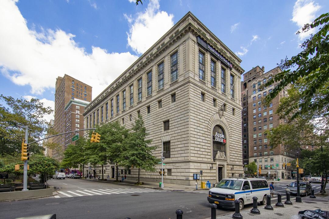 Apple Bank Building in New York, NY - Building Photo