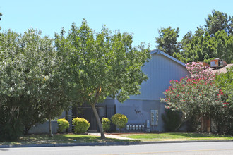 1959 W Shields Ave in Fresno, CA - Building Photo - Building Photo