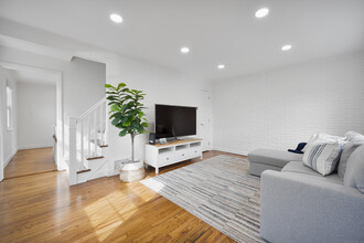 686 Reef Rd in Fairfield, CT - Foto de edificio - Building Photo