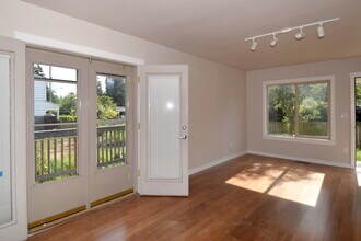 2805 NE 133rd St in Seattle, WA - Building Photo - Building Photo