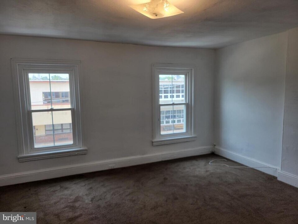 512 Chain St in Norristown, PA - Building Photo