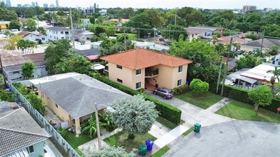 1053 SW 29th Ct in Miami, FL - Foto de edificio - Building Photo