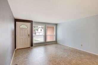 14200 112th Ave NE in Kirkland, WA - Building Photo - Building Photo