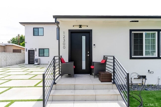 12300 Stagg St in Los Angeles, CA - Building Photo - Building Photo