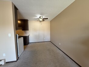 1650 Highway 36 W, Unit APT 365 in Roseville, MN - Foto de edificio - Building Photo
