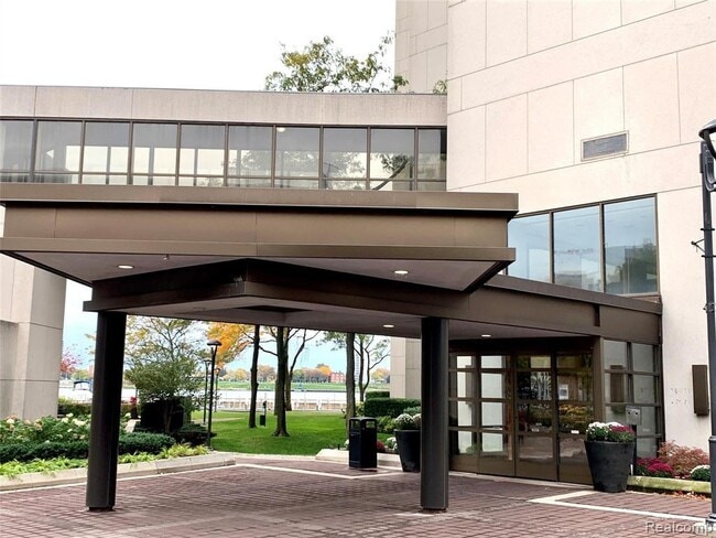 300 Riverfront Dr, Unit 10I in Detroit, MI - Building Photo - Building Photo