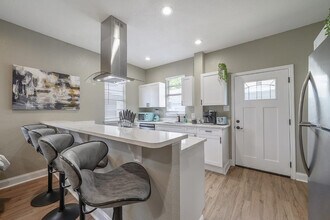 2501 W North B St in Tampa, FL - Building Photo - Building Photo