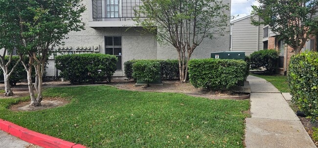 property at 17401 Red Oak Dr