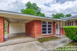 211 Green Meadow Blvd in San Antonio, TX - Building Photo - Building Photo