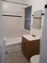 3306 W Hollywood Ave, Unit 1 in Chicago, IL - Building Photo - Building Photo