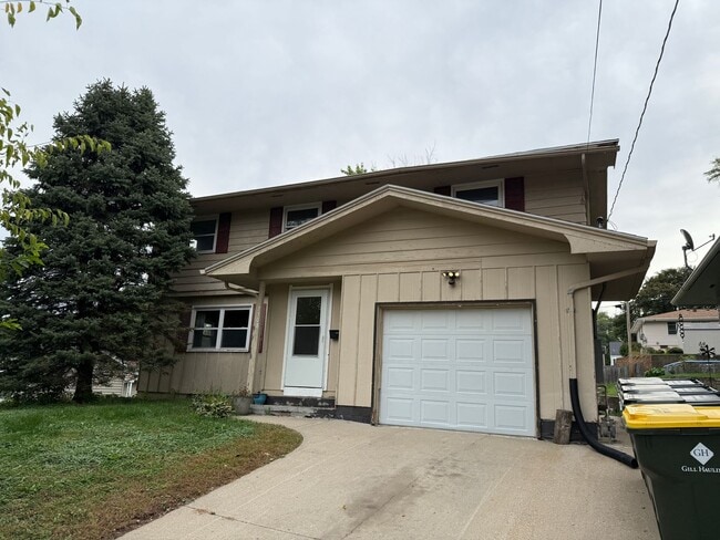 property at 2308 S Hennepin St