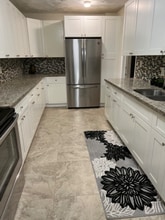 199 Street, NW 42nd Ave in Miami Gardens, FL - Foto de edificio - Building Photo