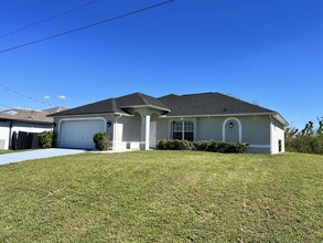 1507 SW 21st Ave in Cape Coral, FL - Building Photo - Building Photo