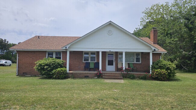 8066 Caratoke Hwy in Powells Point, NC - Building Photo - Building Photo