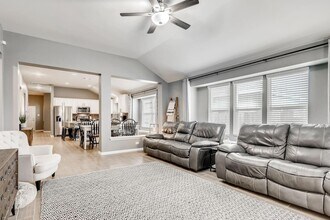 148 Fire Wheel Pass in Liberty Hill, TX - Foto de edificio - Building Photo