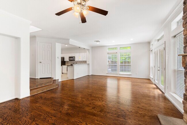 property at 19 Endor Forest Pl