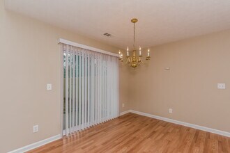 2355 Lexington Ln in Cumming, GA - Foto de edificio - Building Photo