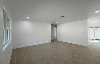 736 Neil Rd in West Palm Beach, FL - Building Photo - Building Photo