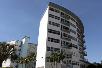 Le Cercle Condominiums in Fort Lauderdale, FL - Building Photo - Building Photo