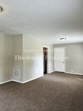 7350 Linda Dr in Jacksonville, FL - Foto de edificio - Building Photo