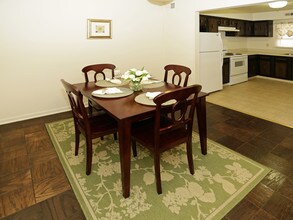 Olde Forge East Townhouses in Morristown, NJ - Foto de edificio - Interior Photo