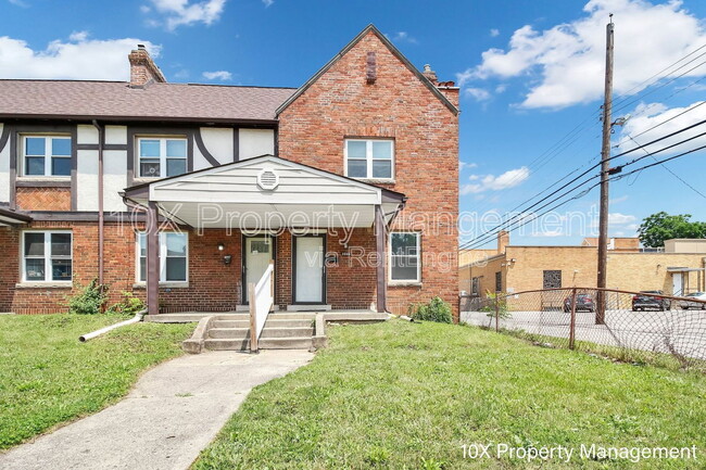 property at 1668 E Sycamore St
