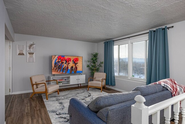 9465 S Streatham Rd, Unit Upstairs Unit