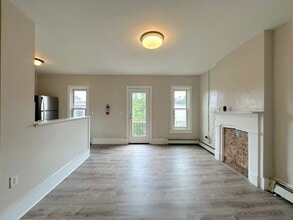 31 Spring St, Unit 2 in Newburgh, NY - Foto de edificio - Building Photo