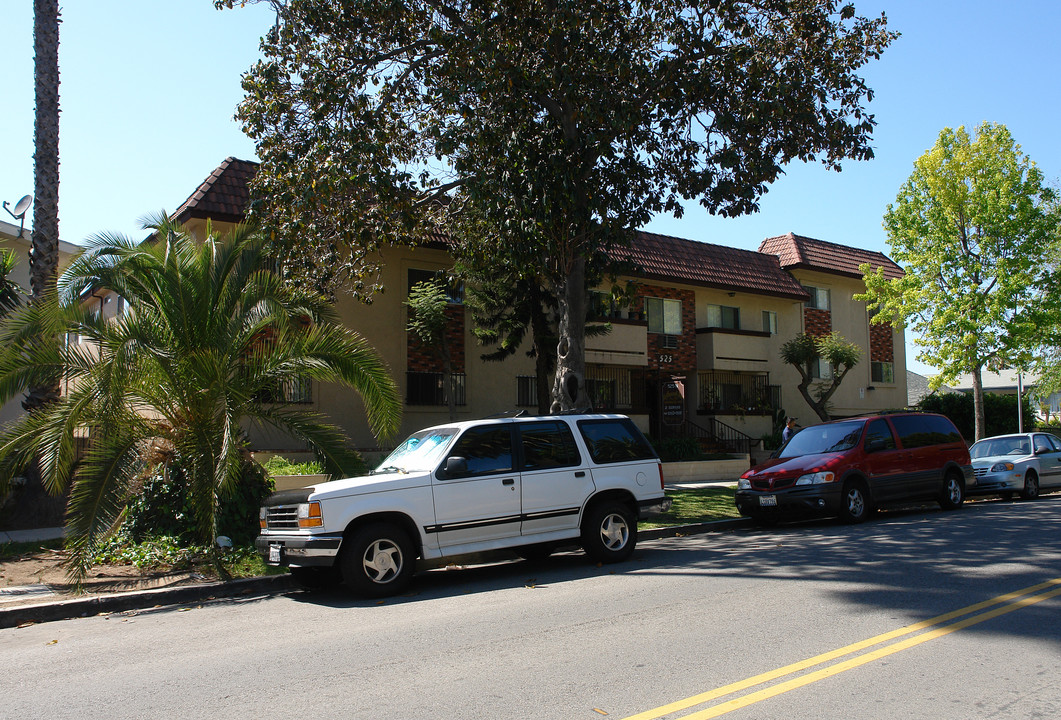 525 N Ardmore Ave in Los Angeles, CA - Foto de edificio