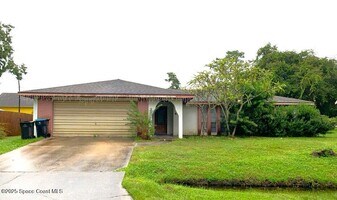 626 Fairhaven St NE in Palm Bay, FL - Building Photo