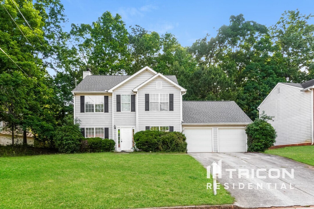 739 Pennybrook Ln in Stone Mountain, GA - Building Photo