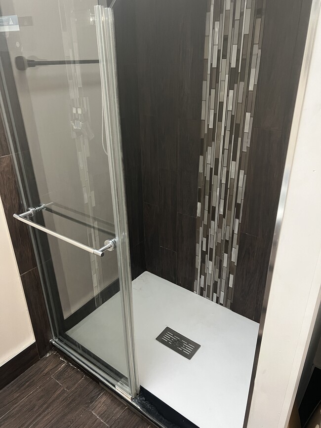 61 Warwick Rd in Elmont, NY - Building Photo - Building Photo