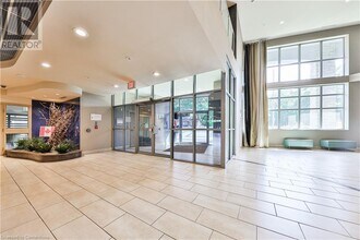 551 Maple Ave in Burlington, ON - Building Photo - Building Photo