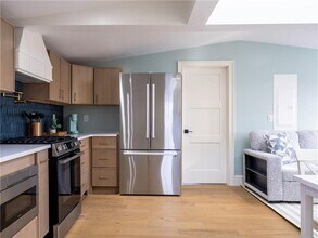 7 Dearborn St in Newport, RI - Building Photo - Building Photo