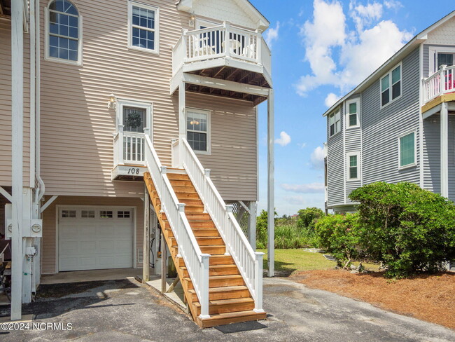 108 Calinda Cay Ct in North Topsail Beach, NC - Building Photo - Building Photo